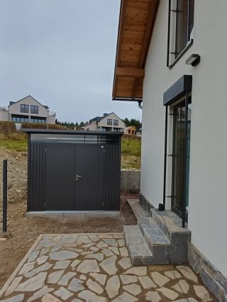 Další podzimní montáž zahradního domku Avantgarde a praktického dřevníku, úspěšně za námi. Připravte si úložné prostory i...