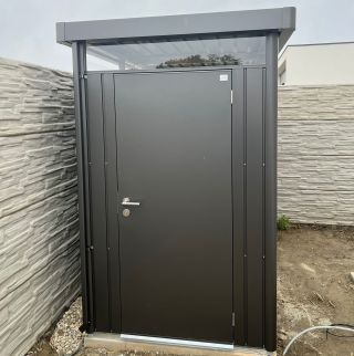 Potřebujete malý zahradní domek? Podívejte se na Biohort Highline HS o rozměrech 155 x 275 cm....